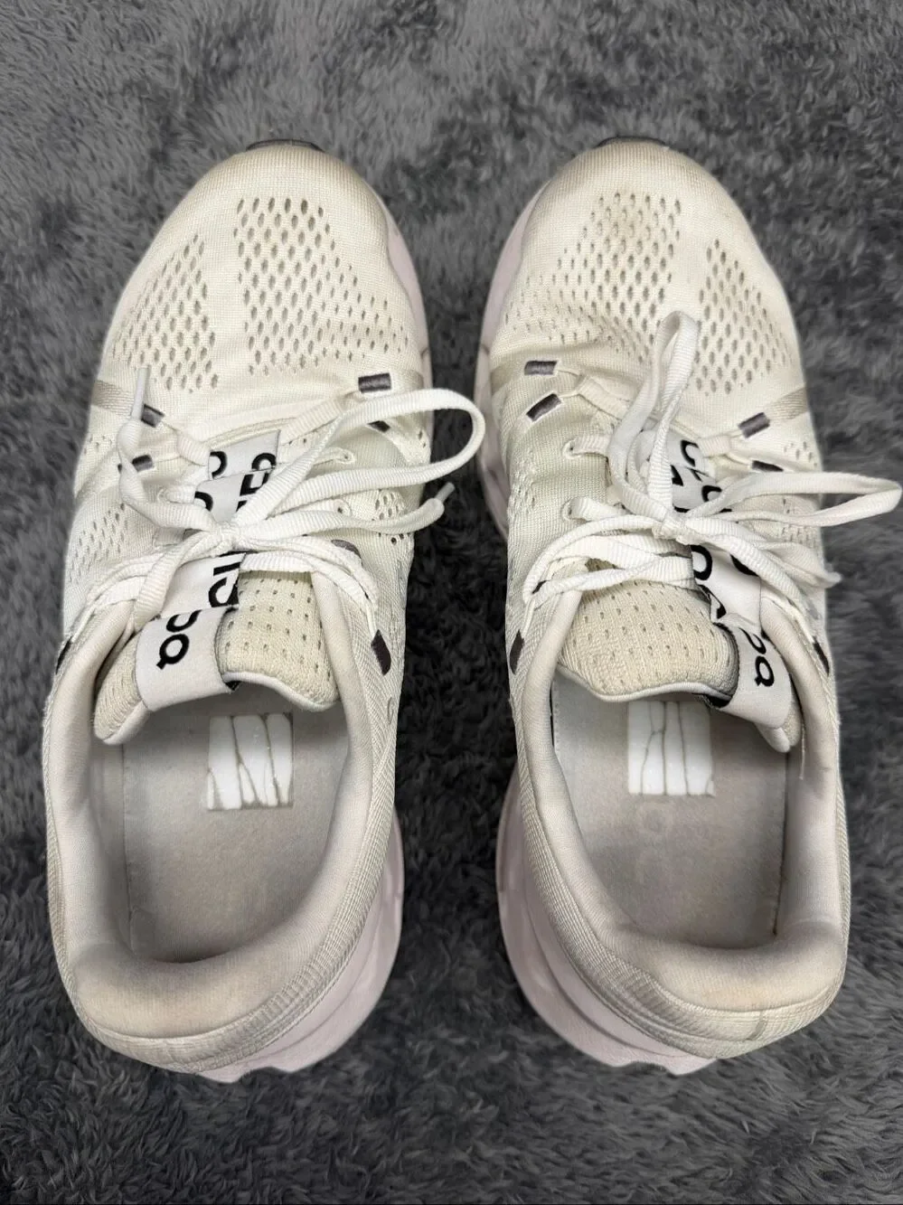 On Running Cloud Surfer 2 sneakers in US Men’s 8.5.  These shoes squeak when you